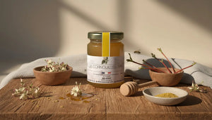 Miel de Cornouiller Sanguin : Un Nectar Délicat et Rare BEE VENCE