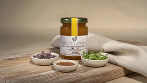 Miel de Luzerne : Un Nectar Doux et Lumineux aux Saveurs Champêtres BEE VENCE