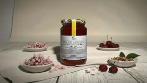 Miel de Merisier : Un Nectar Printanier aux Douces Saveurs d'Amande BEE VENCE