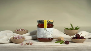 Miel de Merisier : Un Nectar Printanier aux Douces Saveurs d'Amande BEE VENCE